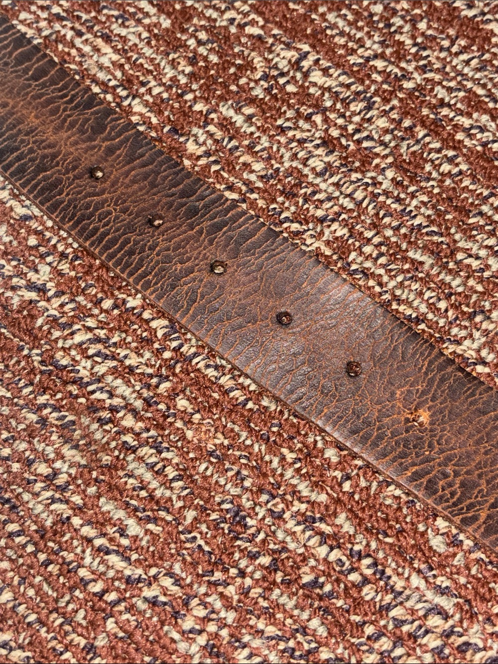 Distressed textured thick leather belt lived in grunge dark brown silver buckle - Picture 8 of 11